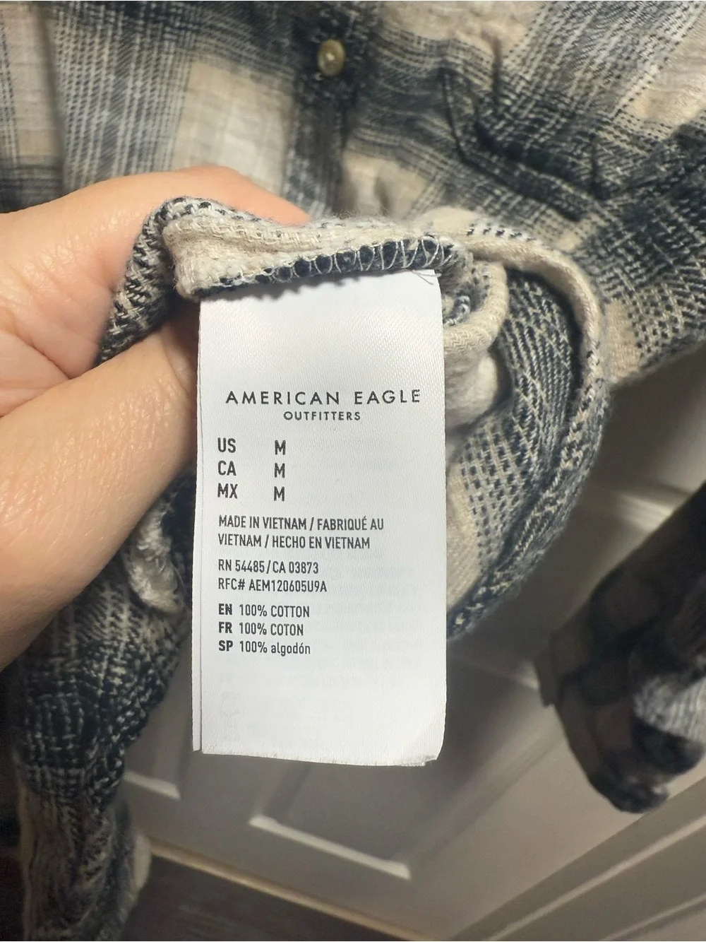 American Eagle Cream and Black Plaid Shirt size M